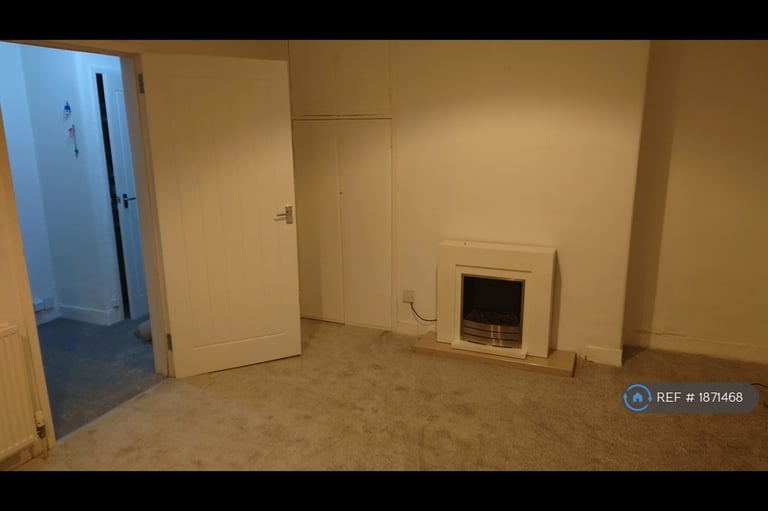 2 bedroom flat in Parkneuk Road, Glasgow, G43 (2 bed) (#1871468)