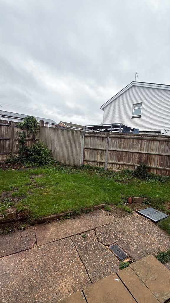 Lovely semi detached 3 bed house in between Watford and Harrow with large garden 