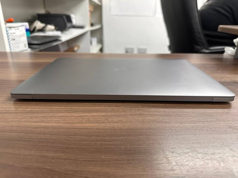 MacBook Pro 13” 2017 Core i5 | 8GB RAM | 256GB SSD