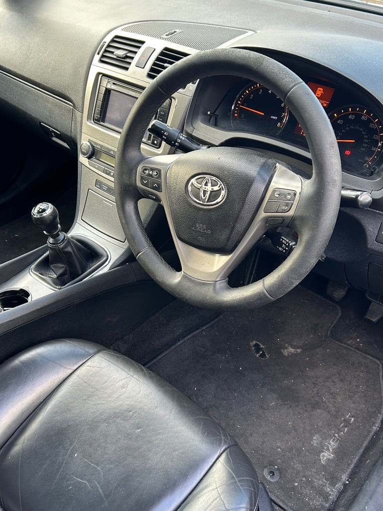 TOYOTA AVENSIS PETROL LPG 