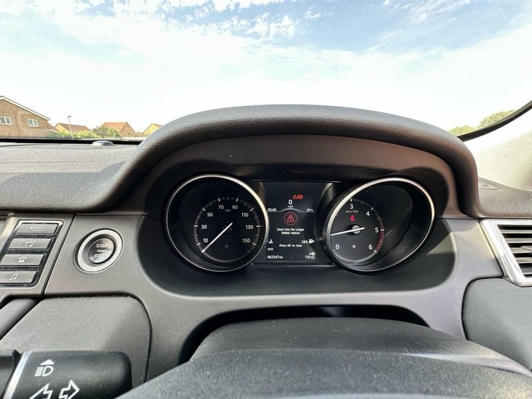 2017 Land Rover Discovery Sport 2.0 TD4 Pure Edition 4WD Euro 6 (s/s) 5dr (5 Seat) ESTATE Diesel ...