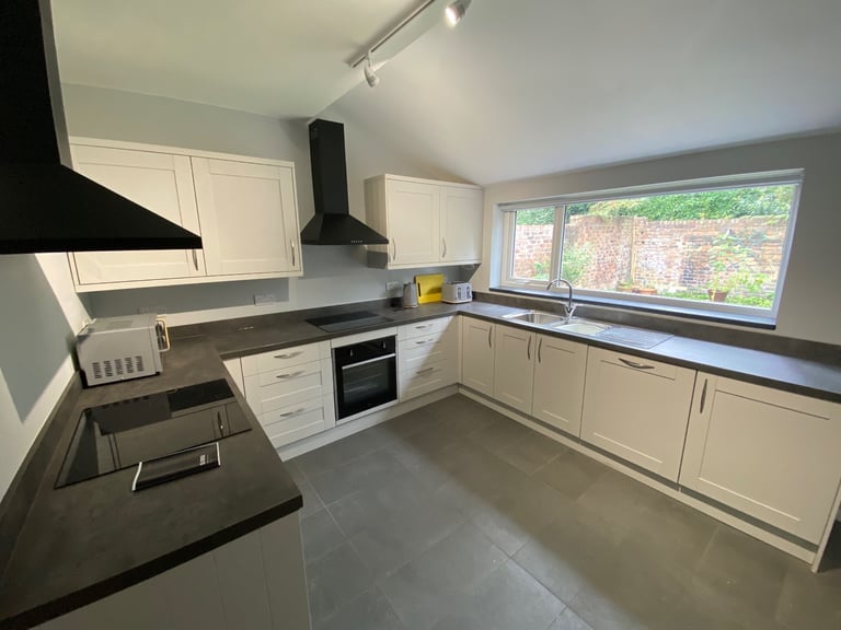 Rutland Avenue, Sefton Park L17 - 8 bed refurbished house for full time students