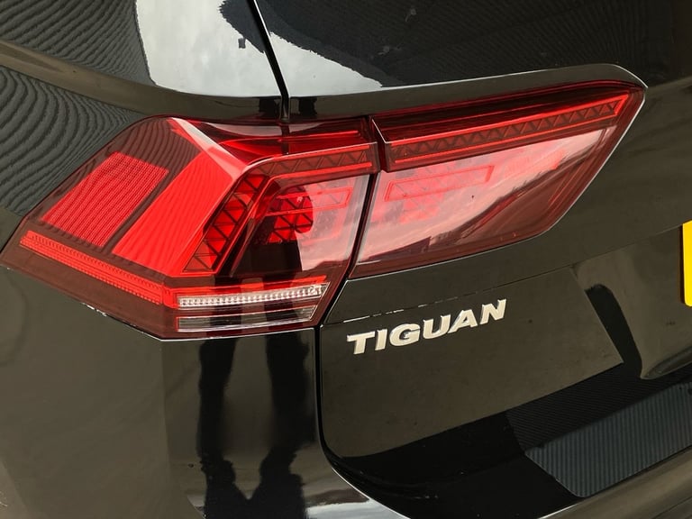 2017 Volkswagen Tiguan 2.0 TDi 150 4Motion R-Line 5dr SUV DIESEL Manual