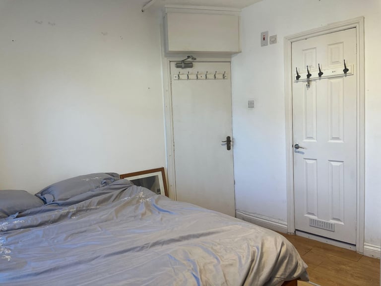 Self Contained studio flat in West Hendon