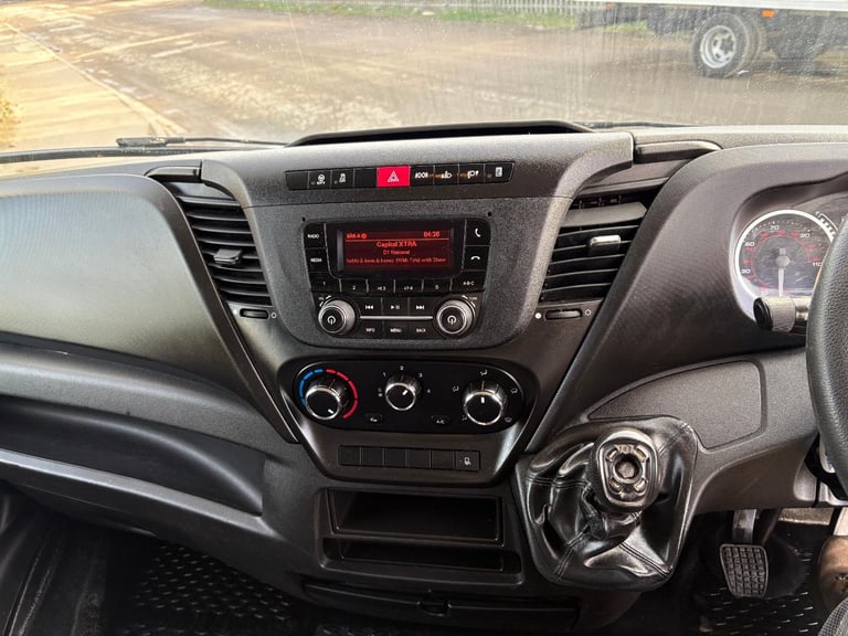 2021 Iveco Daily 3.0 35-160 euro6 twin rear wheel manual 15ft Luton box van