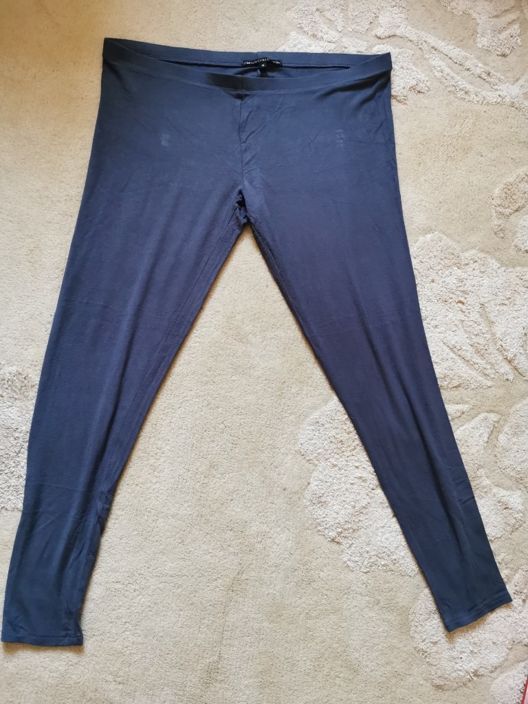 Lululemon Women's Size XS Pink Abstract Capri Activewear Pants