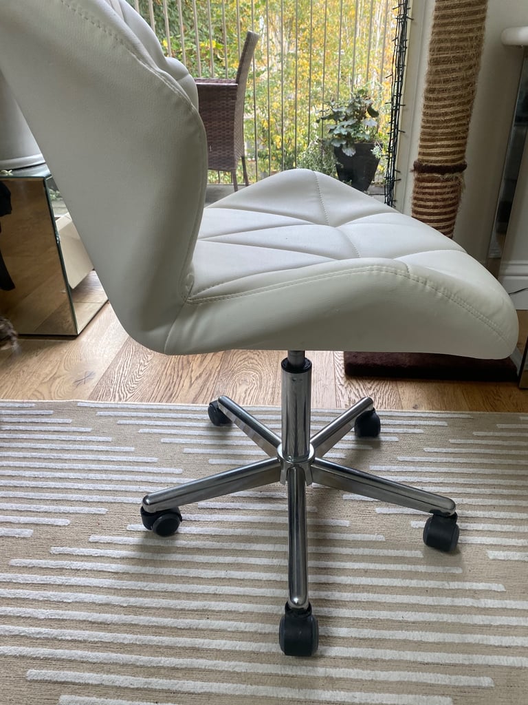 Office /nail tech chair 