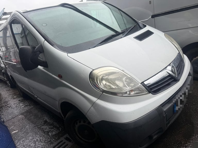 image for Breaking spare parts vauxhall vivaro van with roof rack 