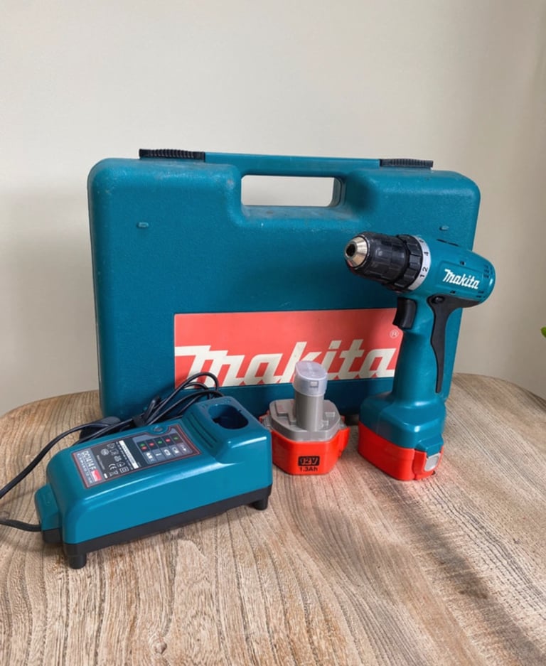 Makita drill 6270D, batteries, charger and case