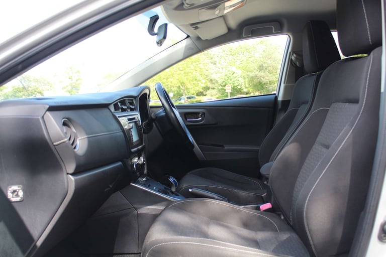 2015 Toyota Auris 1.8 Auris Icon+ VVT-i CVT 5dr Hatchback Hybrid Automatic