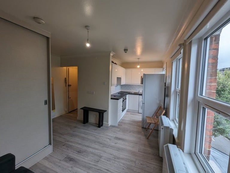 image for STUDIO FLAT TUNIS ROAD SHEPHERDS BUSH W12 RENT INCLUDES SOME BILLS