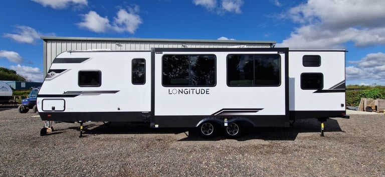 Forest River East To West Longitude 319BH American Caravan 5th Wheel