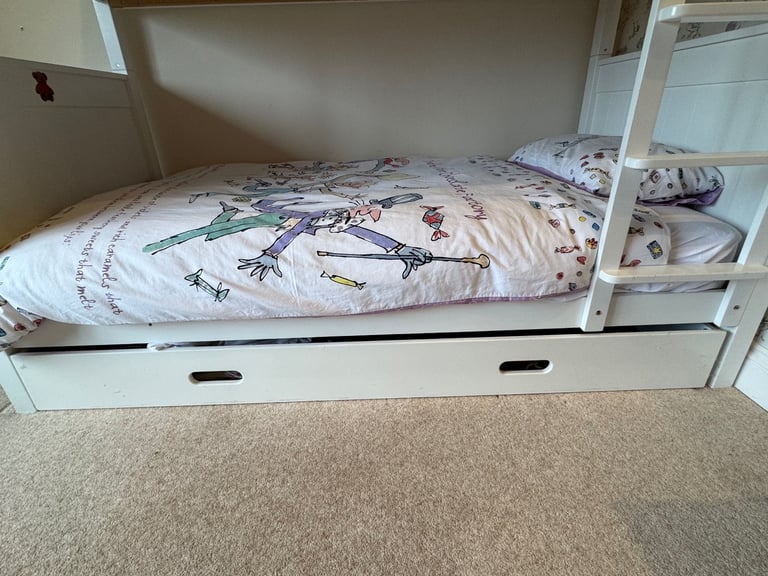 Aspace bunk beds or 2 single beds with trundle