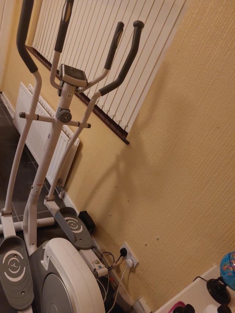 image for Elliptical trainer machine