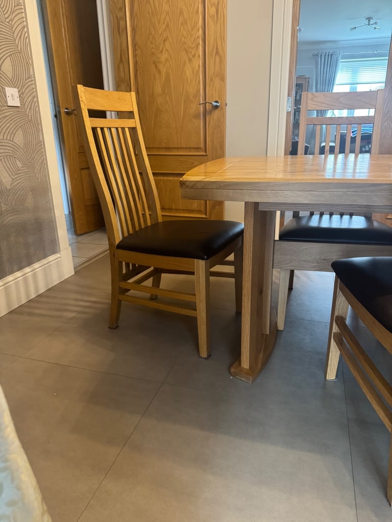 Extending Oak Dining Table with 8 matching chairs