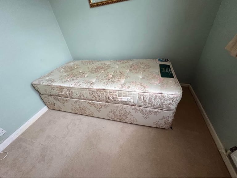 Single bed 3ft - free to collect