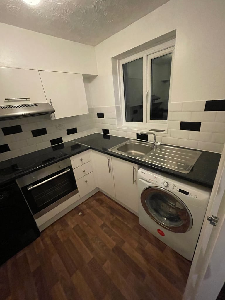 Modern One-Bedroom Flat with Parking – To Let in South Croydon