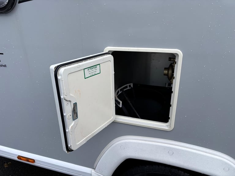 BAILEY PURSUIT 400-2 LIGHT WEIGHT CARAVAN WITH AUTO MOVER ..............NOW SOLD