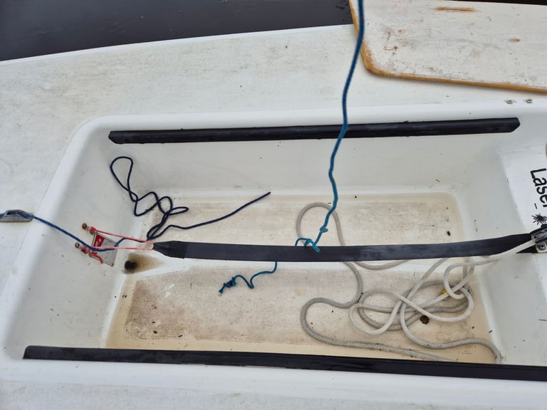 Laser sailing dinghy with combi road trailer