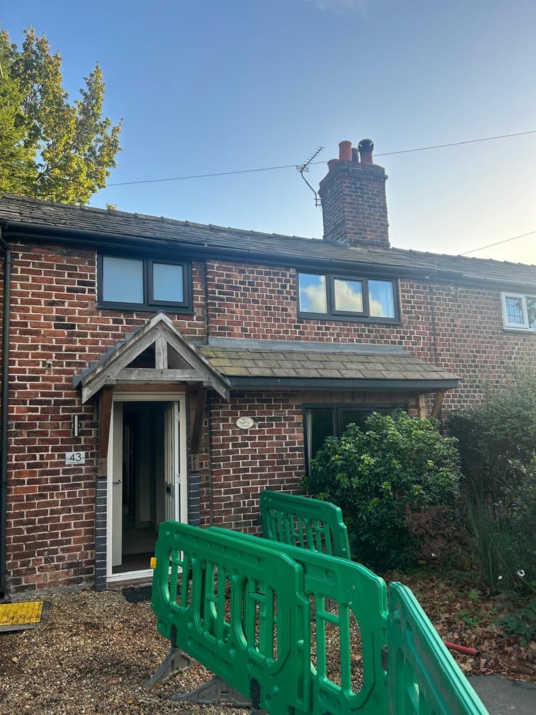 3 bedroom cottage - Holme’s chapel 