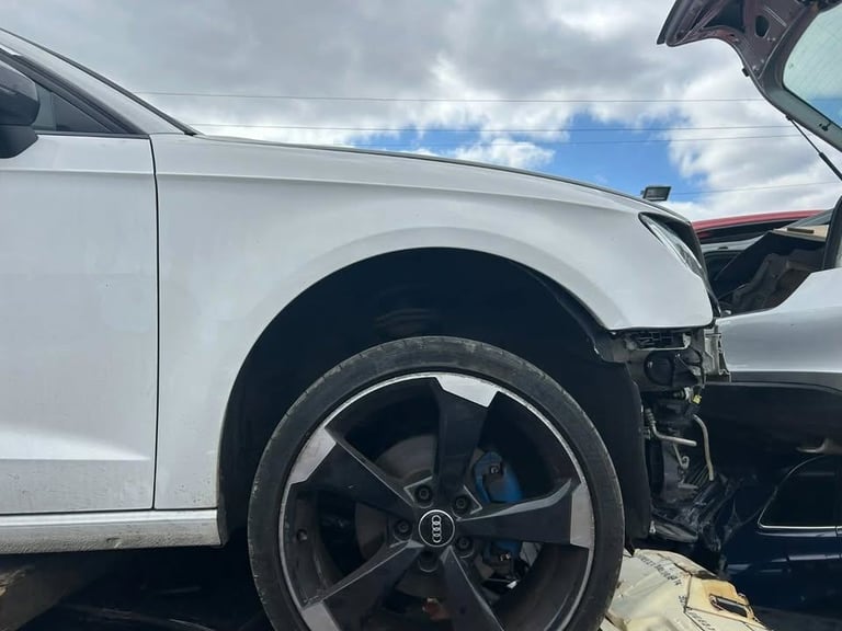 2013-2020 AUDI A3 8V HATCHBACK DRIVER SIDE FRONT WING IN WHITE LY9C