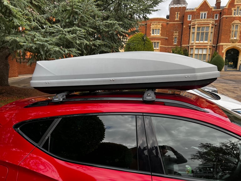 Large roof box