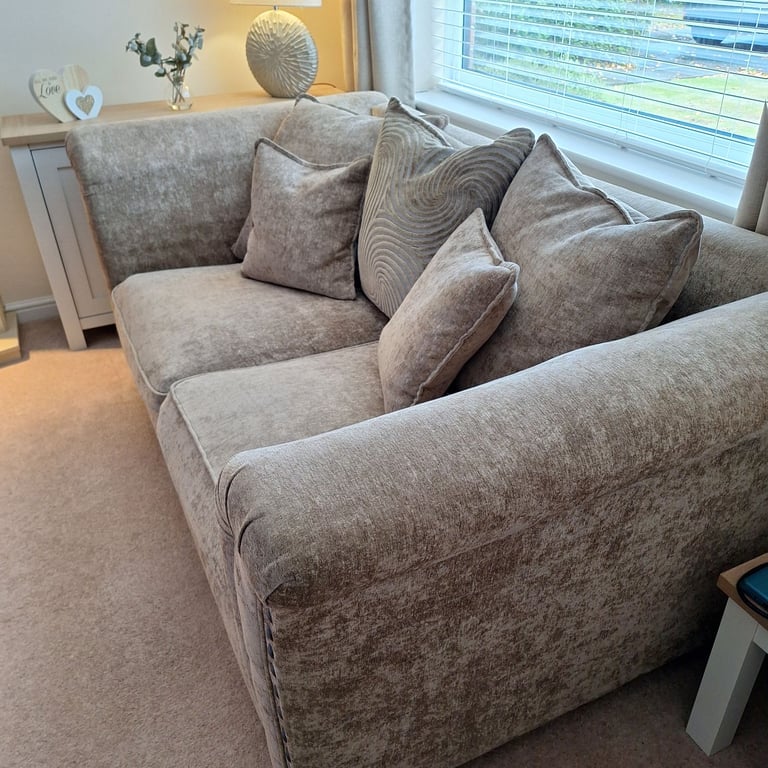 Stunning sofas x 2 beige/dark cream