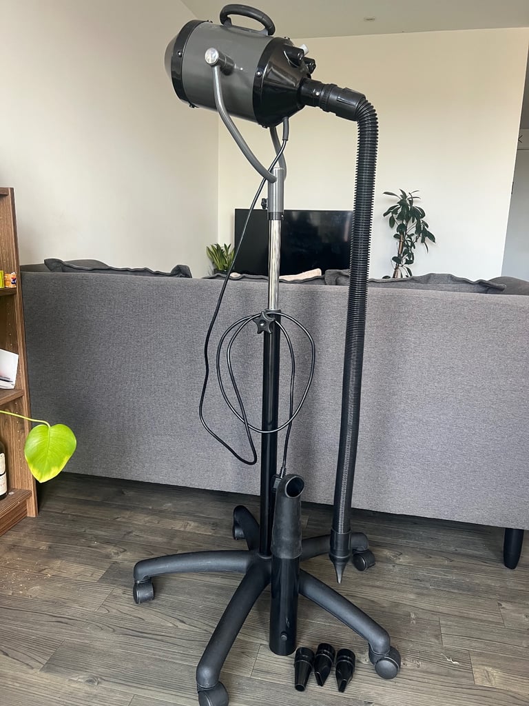 Dog grooming blaster and stand dryer