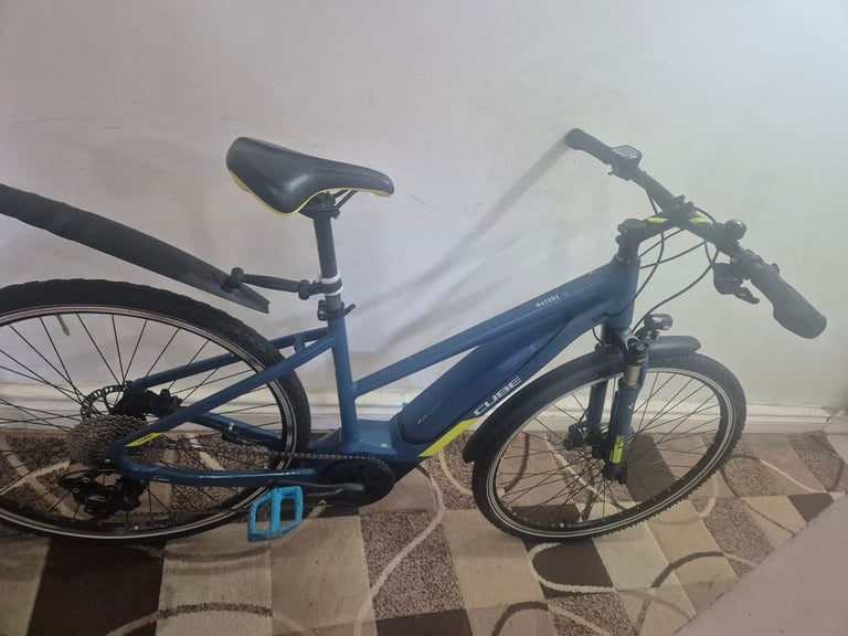 Electric Bike Hybrid Cube in Excellent Conditions.