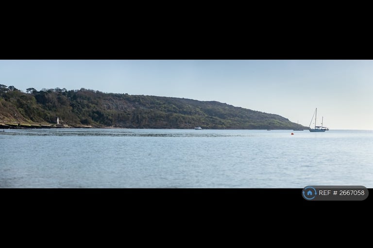 3 bedroom flat in Pilots Point, Totland Bay, PO39 (3 bed) (#2667058)