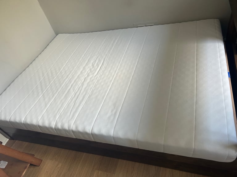 Mattress used for less than 1 month