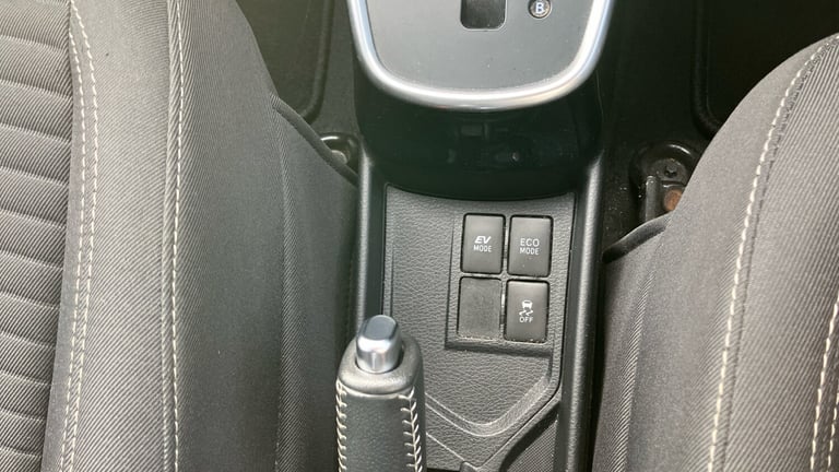 2016 Toyota Yaris 1.5 Hybrid Design 5dr CVT HATCHBACK PETROL/ELECTRIC Automatic