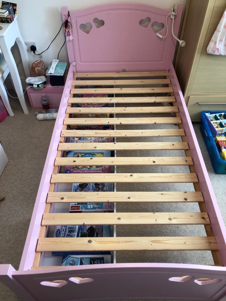 Single Bed,  pink with hearts cut out 💕