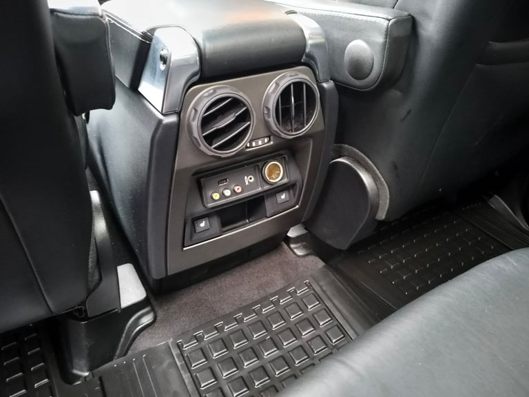 Land Rover Discovery 4 HSE Luxury. Cambelt done. F.S.H. MOT October 2026. Lovely example 