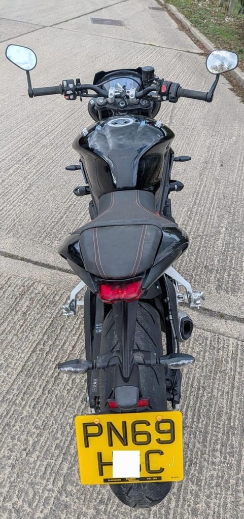 2019 69 TRIUMPH STREET TRIPLE R LOW 765 NAKED BLACK 765R - 1590 MILES YES 1k 