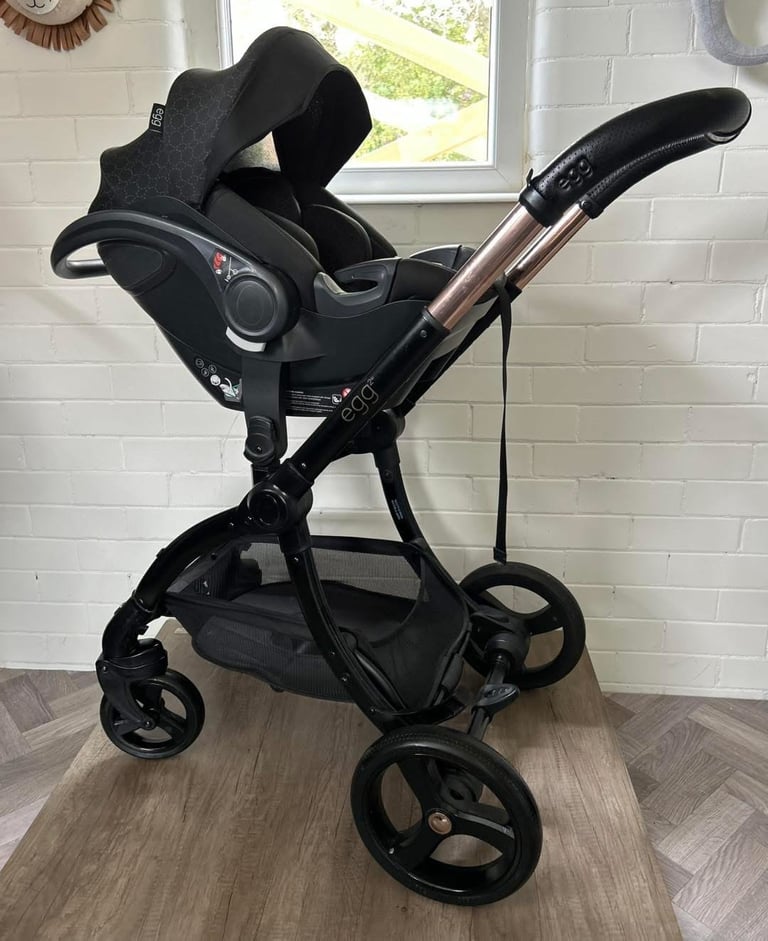 Egg2 Luxury pushchair and Shell I-size car seat special edition bundle in black Geo