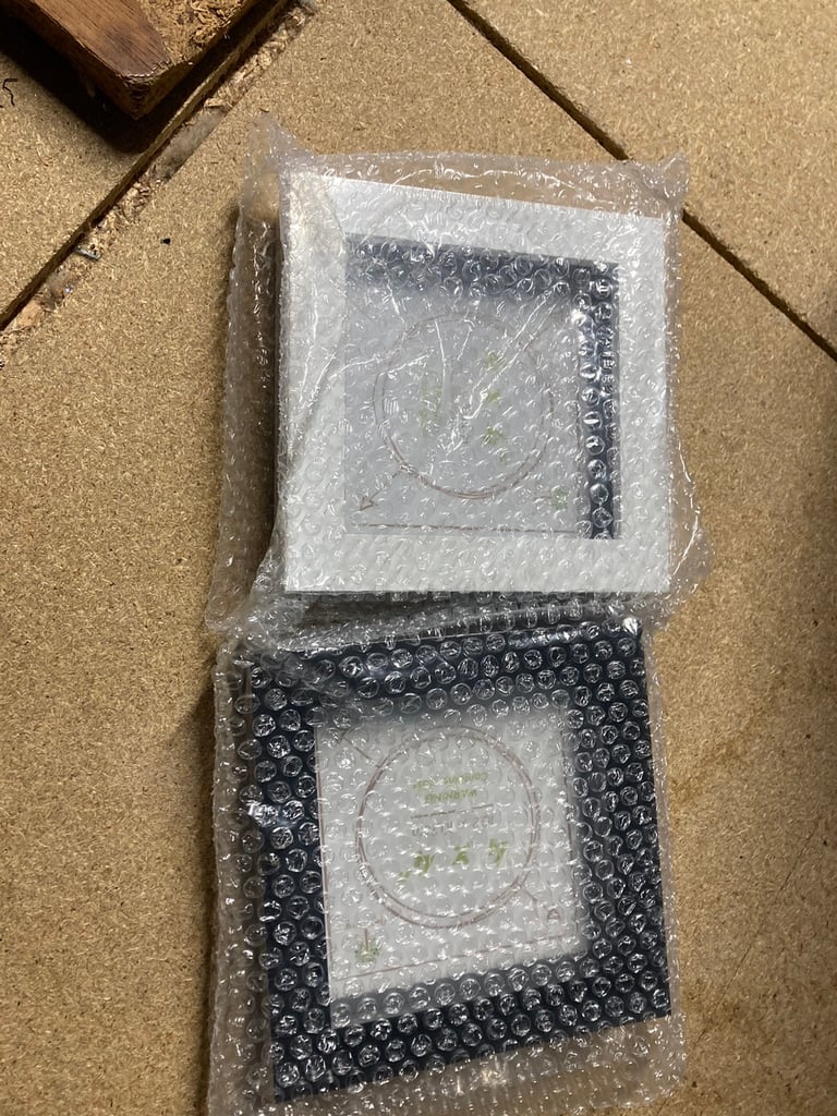image for Small picture frames in black and white 