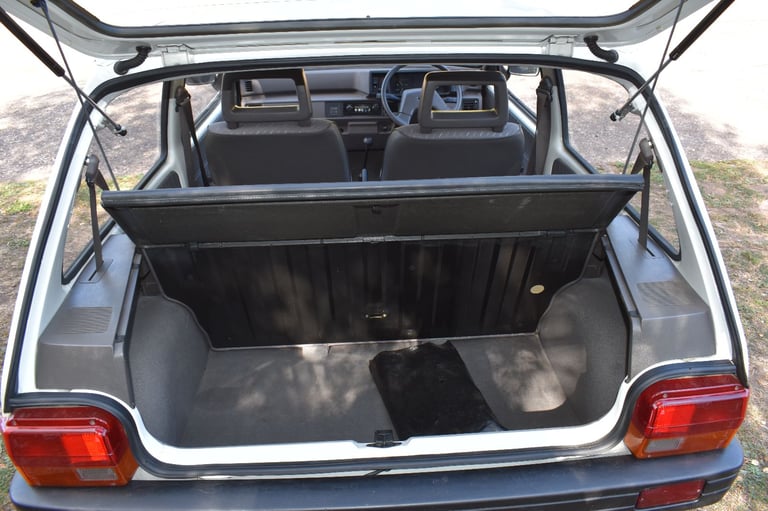 **VERY LOW MILEAGE** Austin Metro 1.0 City X