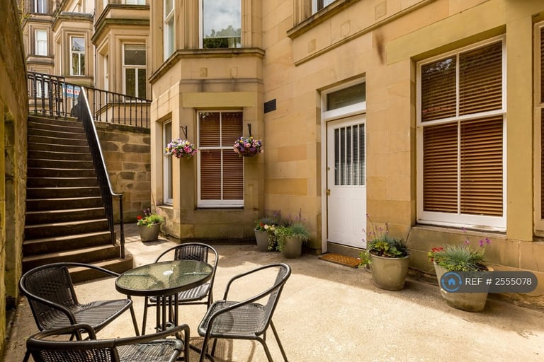 1 bedroom flat in Rothesay Terrace, Edinburgh, EH3 (1 bed) (#2555078)