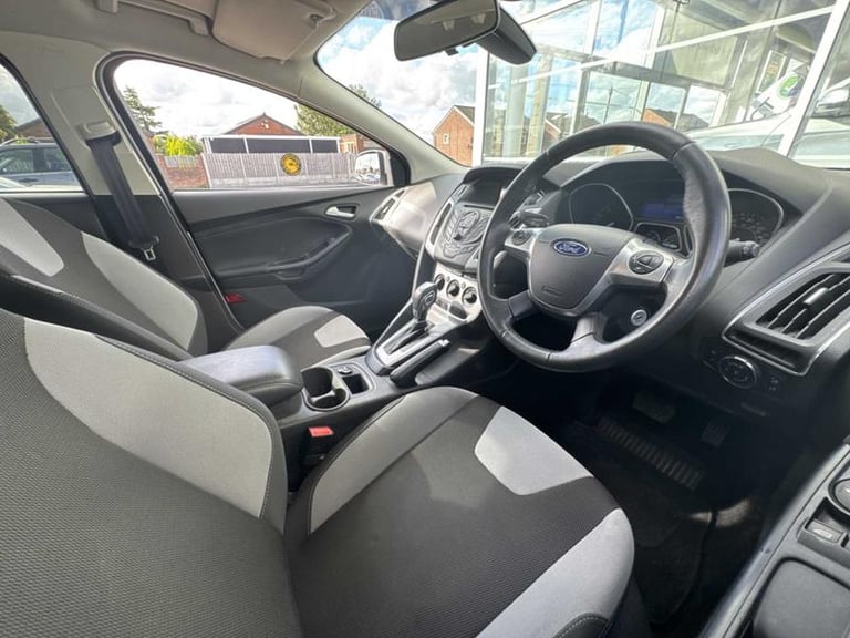 2014 Ford Focus 1.6 125 Zetec Navigator 5dr Powershift HATCHBACK PETROL Automatic