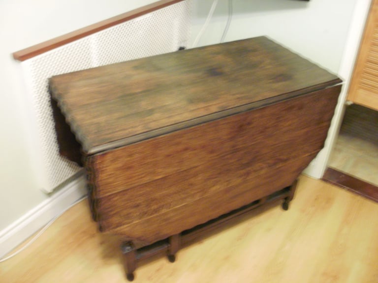 Oak gateleg dining table