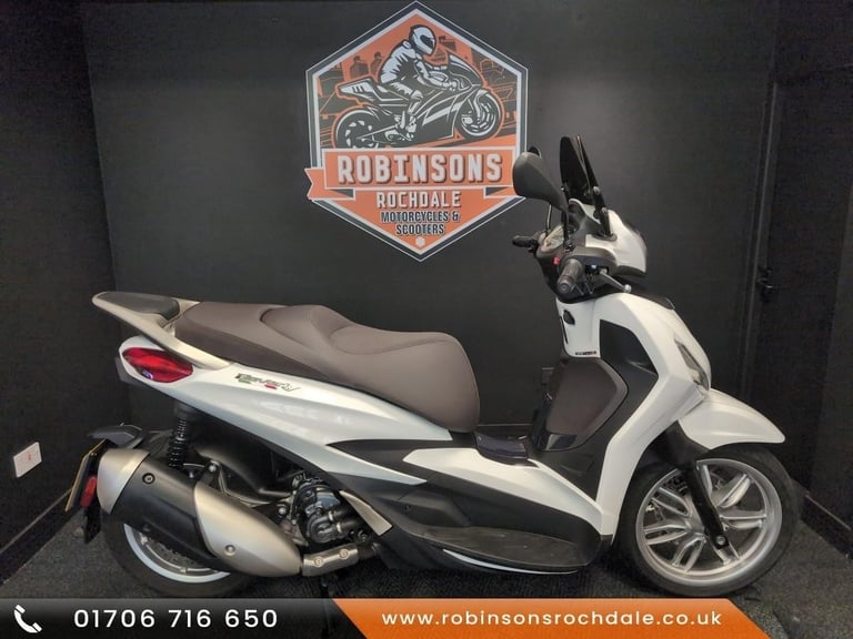 2022 22 Piaggio Beverly 300 HPE with 3233 miles.