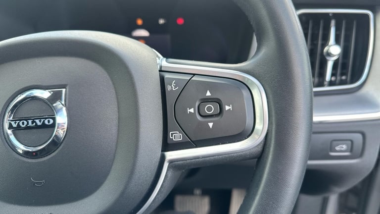 2021 Volvo XC60 2.0 B4D Momentum 5dr AWD Geartronic ESTATE DIESEL Automatic