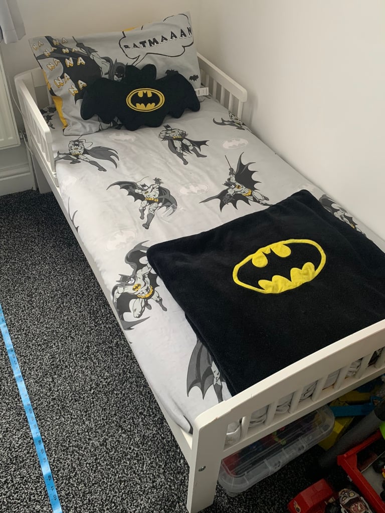 Toddler bed Glow in the dark Batman bedding set in Rochdale
