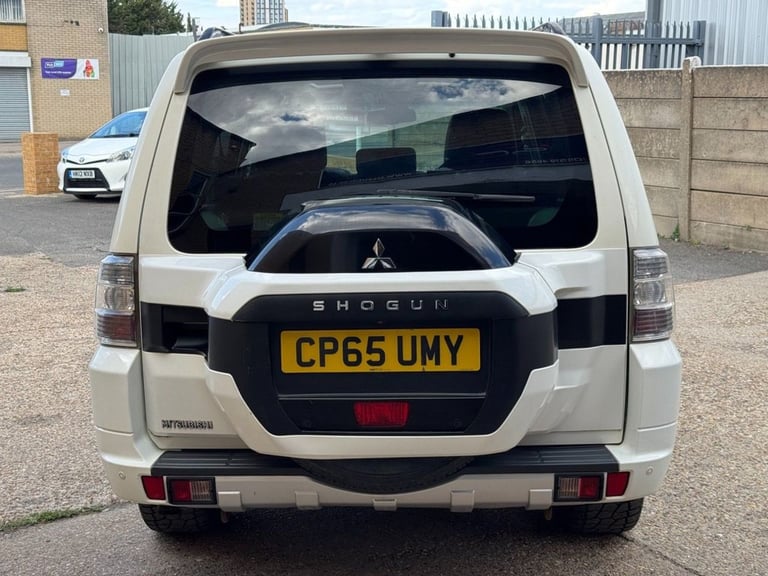 2015 Mitsubishi Shogun 3.2 DI-DC SG4 SUV 5dr Diesel Auto 4WD Euro 6 LWB (187 ps) ESTATE Diesel Au...