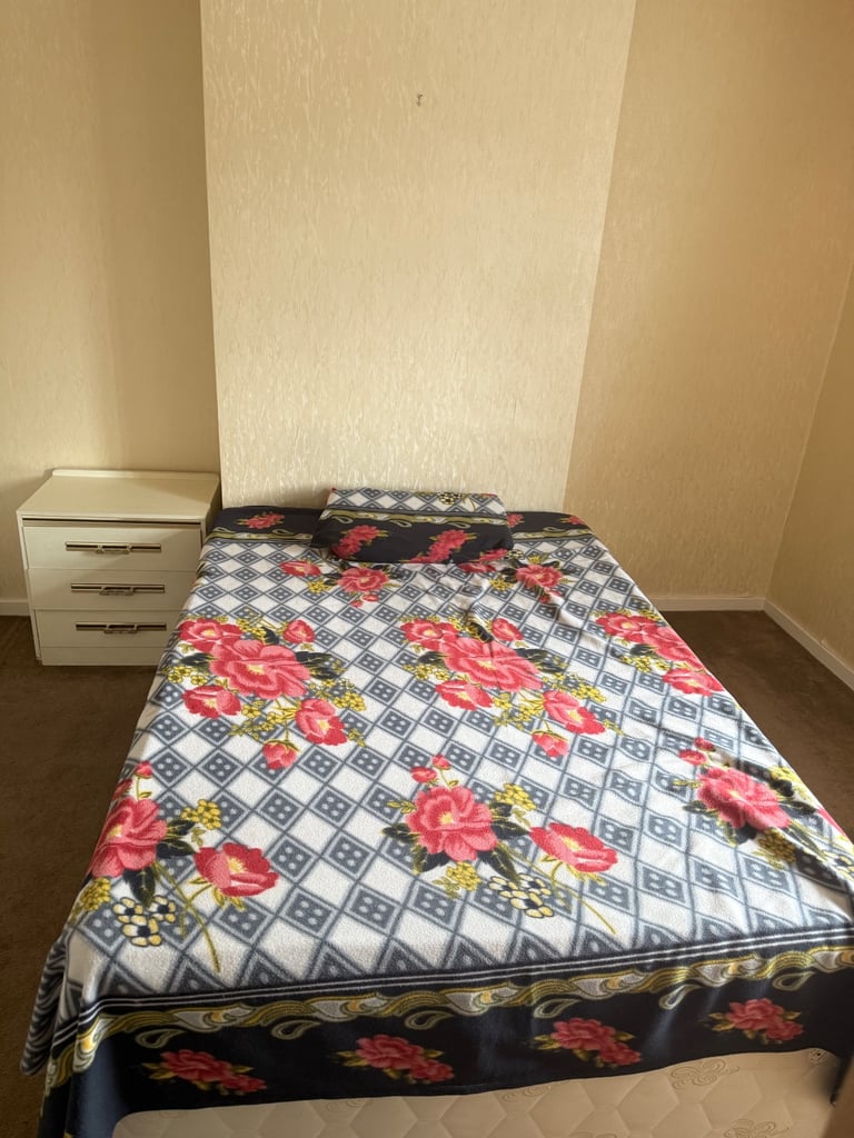 image for Room to rent 