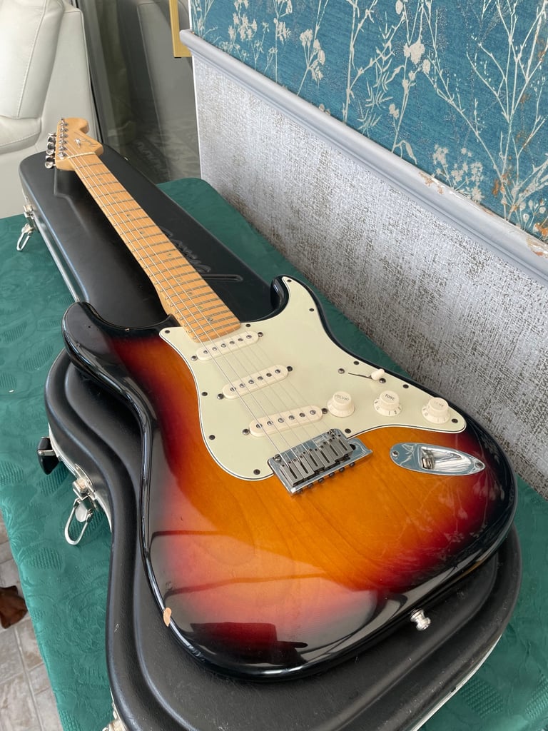 Trades Fender USA American deluxe strat Stratocaster electric guitar 