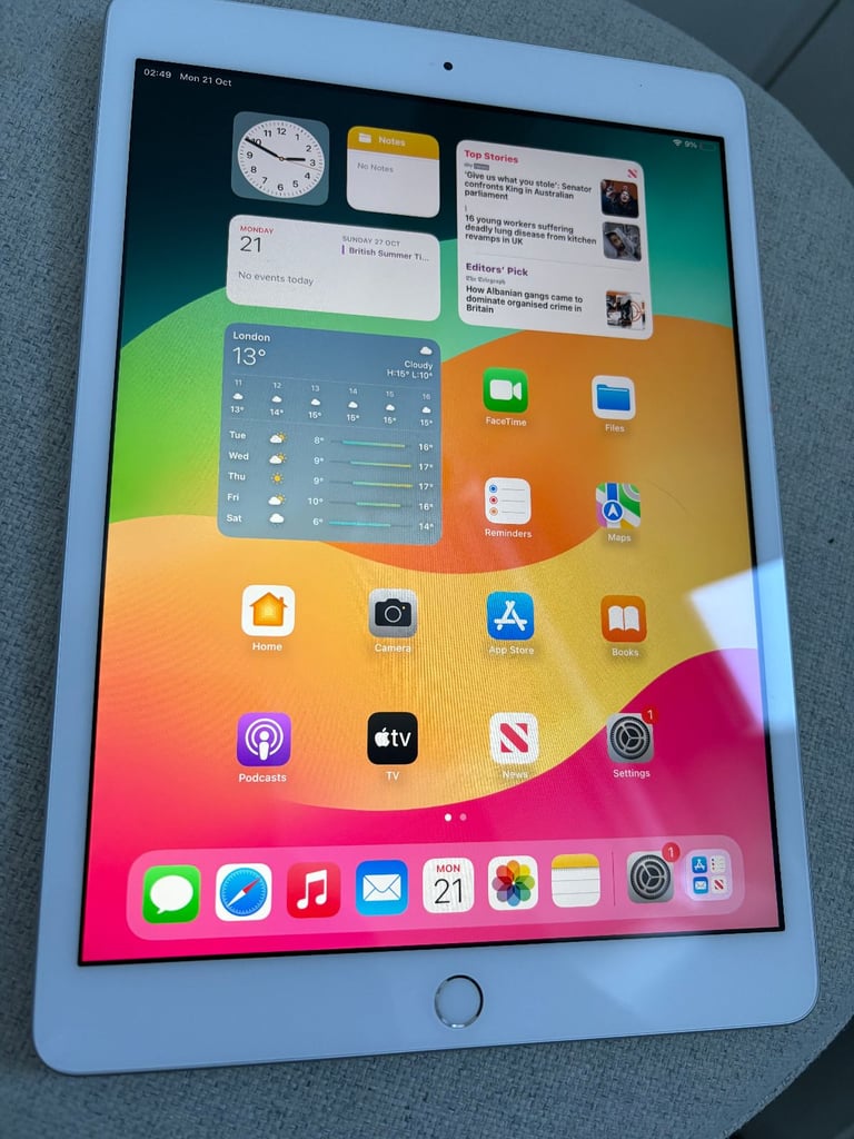 APPLE IPAD 8 10.2 INCH 32GB IOS18 WIFI - charger -can deliver