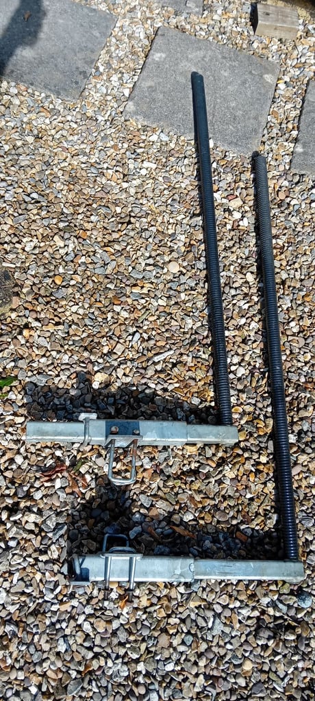 Docking arms for boat trailer