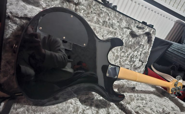 Vintage v96 bass